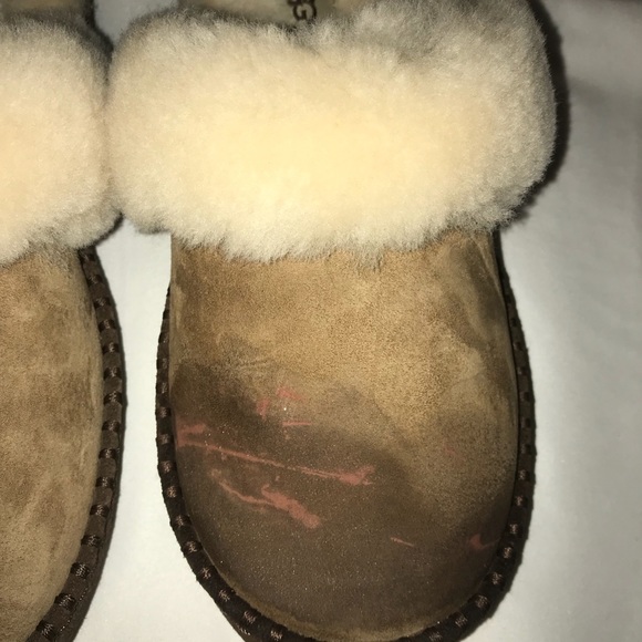 Ugg Aira Slip-ons - Picture 4 of 6