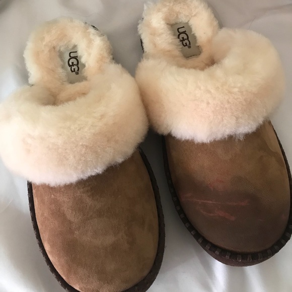 Ugg Aira Slip-ons - Picture 5 of 6