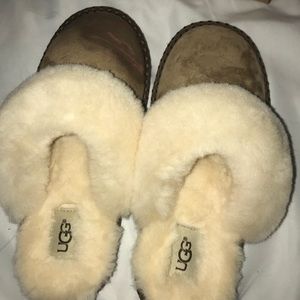 Ugg Aira Slip-ons