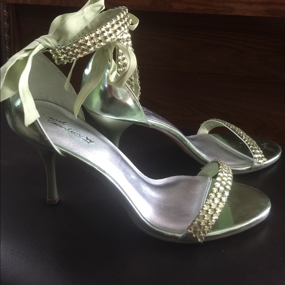Metallic and rhinestone lime green shoes - Picture 3 of 4