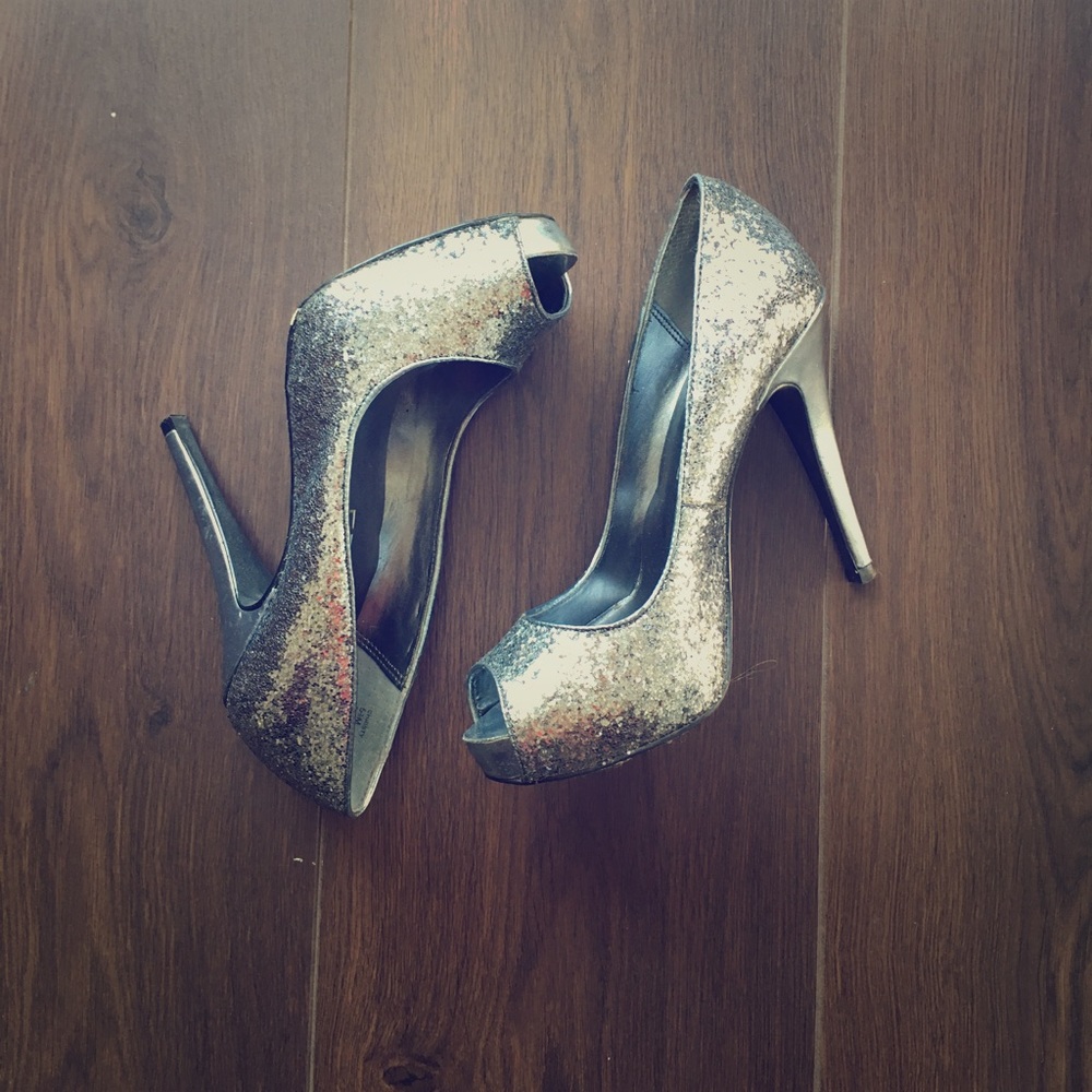 Michael Shannon Sparkly Silver open toe pumps