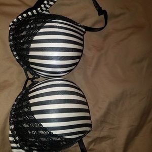 4 Victoria secret bras