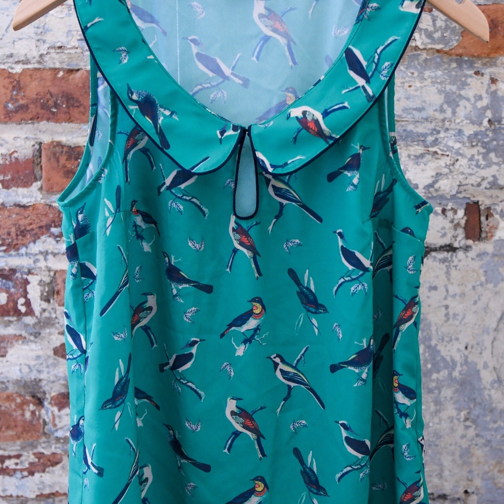 Peter-pan collar keyhole tank