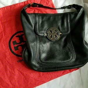 Tory Burch Amanda Flat Hobo Bag | Black