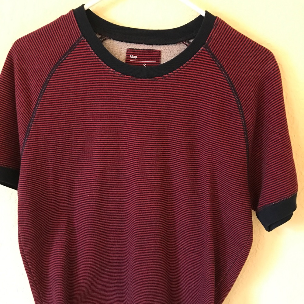 Navy blue and red gap short sleeved knit tee