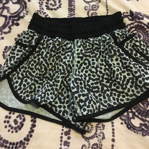 Lululemon shorts size 6