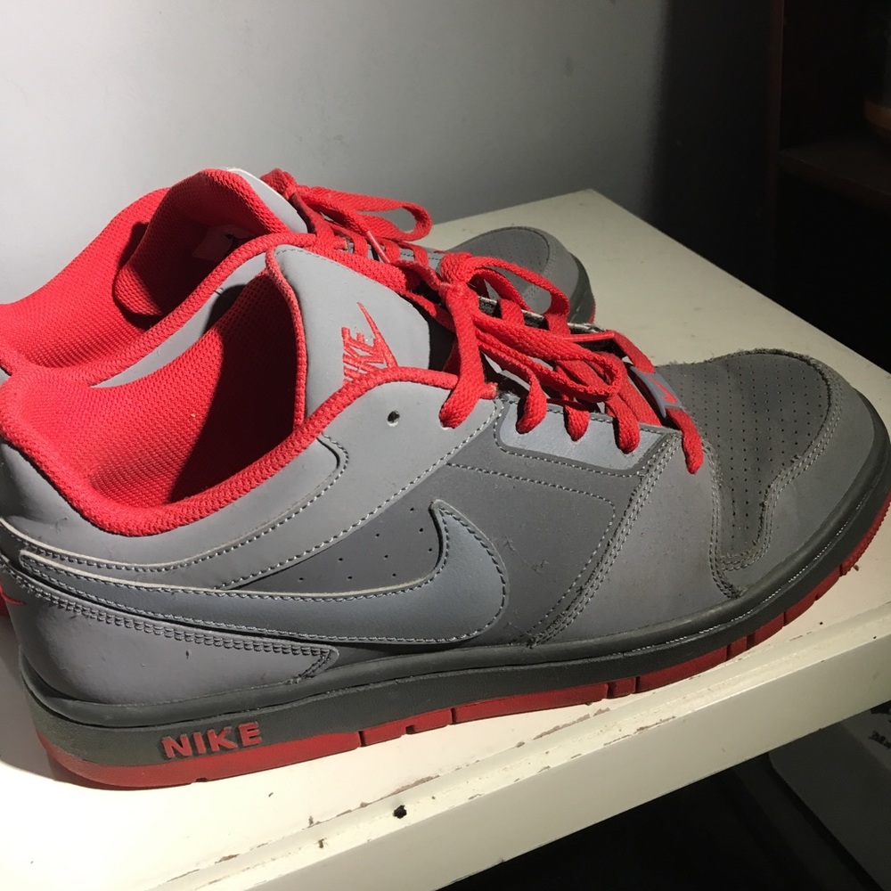 Grey/Red Nike Sneakers