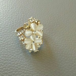 Flower Ring size 7 fashion jewelry