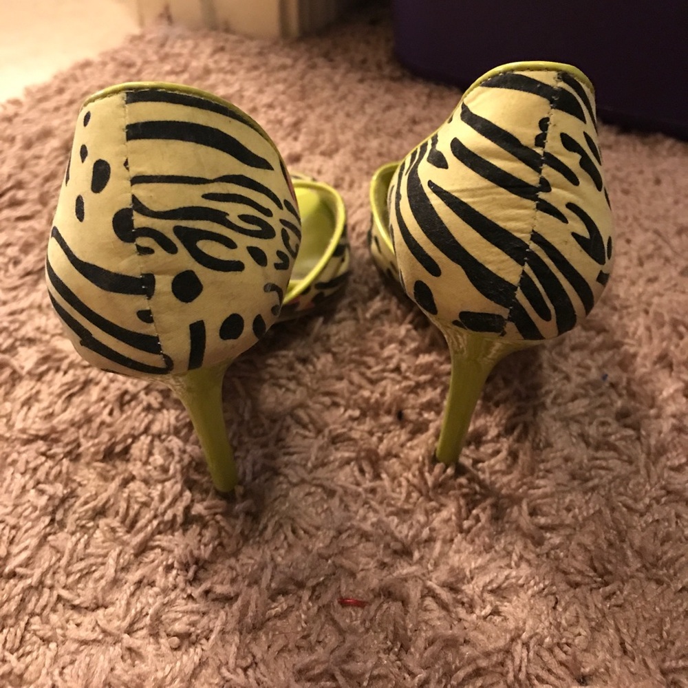 Patterned heels - Picture 4 of 5