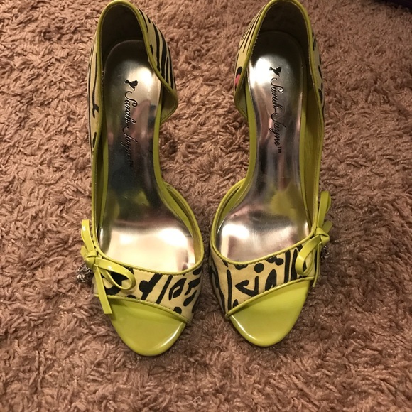 Patterned heels - Picture 3 of 5