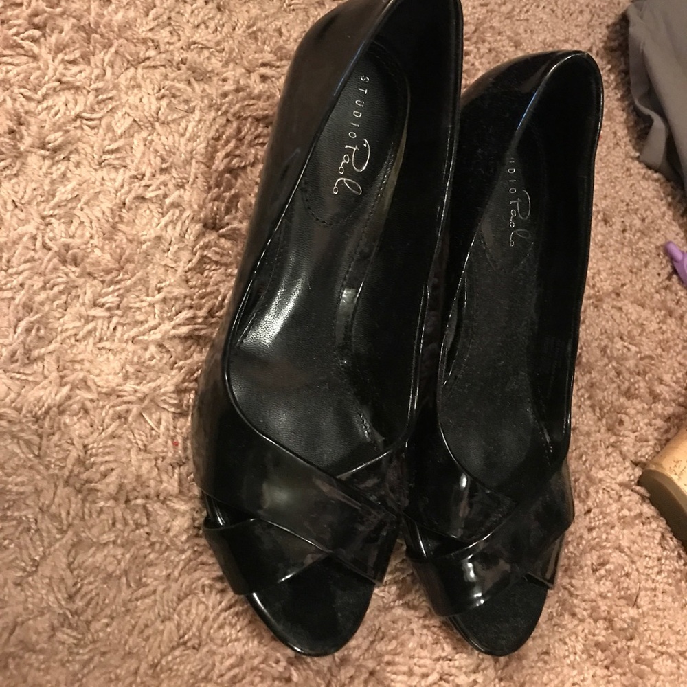 Black Pumps