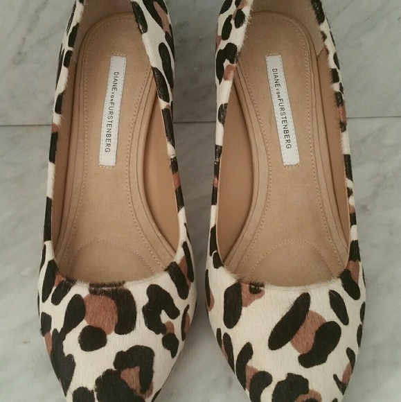 NWB DVF Alina Leopard Calf Hair Pump - Picture 4 of 8