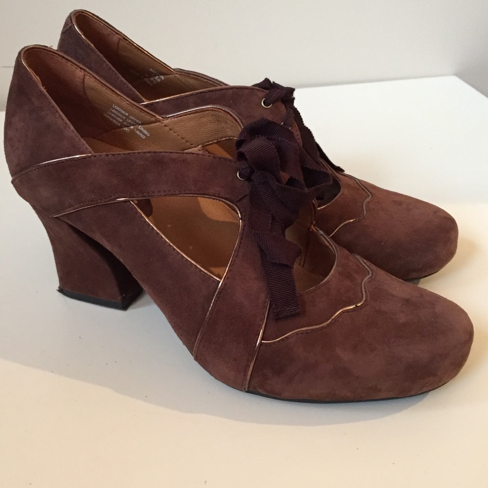 Earthies Brown Suede Lace Retro Pump
