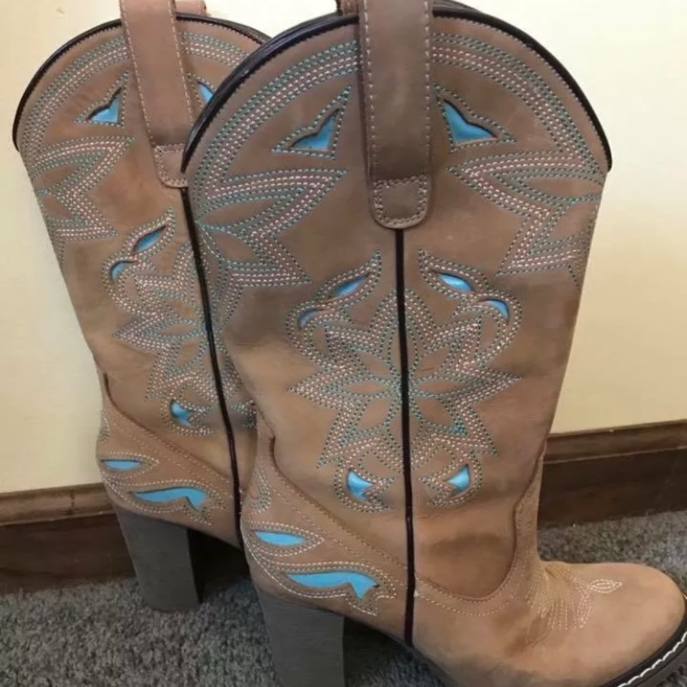 Women’s boots. Size 7.5
