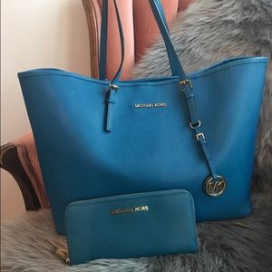 Michael Kors Jet Set Travel Medium Saffiano Tote