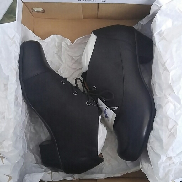 Aetrex Leah Bootie - Picture 4 of 8