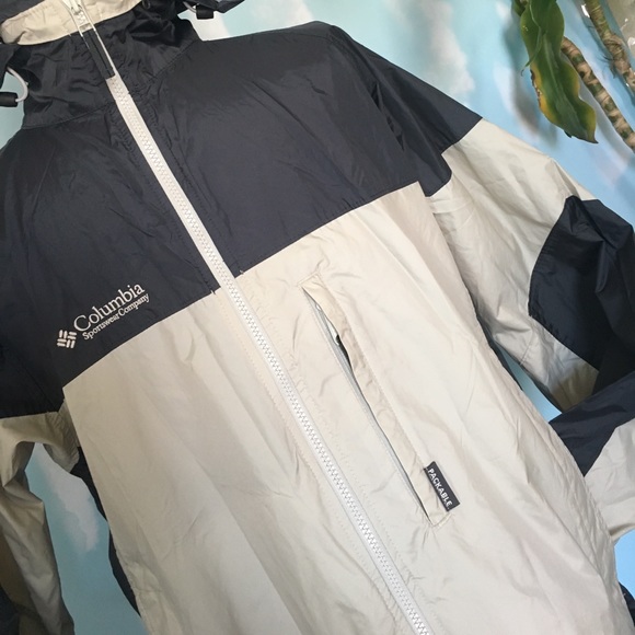 Columbia Packable Jacket W/ hideaway hood - Picture 2 of 8