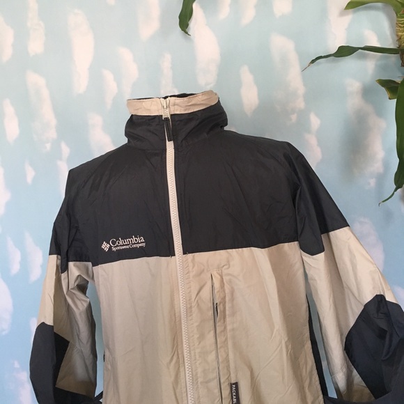 Columbia Packable Jacket W/ hideaway hood - Picture 4 of 8