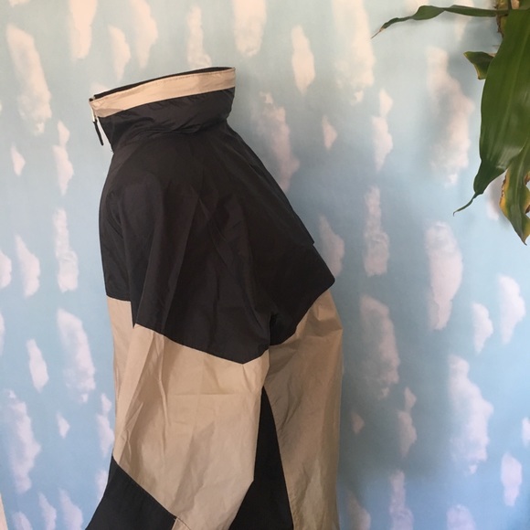 Columbia Packable Jacket W/ hideaway hood - Picture 5 of 8