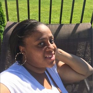 Meet your Posher, Ebony