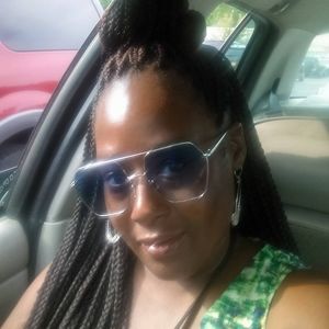 Meet your Posher, Otisha