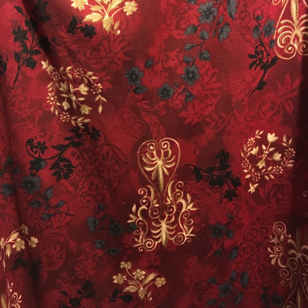 Red patterned skirt - Picture 2 of 2