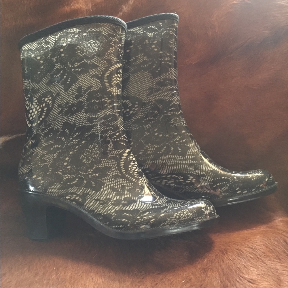 Rainboots with a slight heel