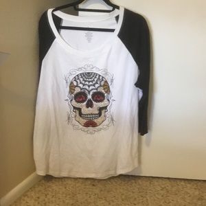 Torrid Raglen 3/4 tee Sugar skull EUC