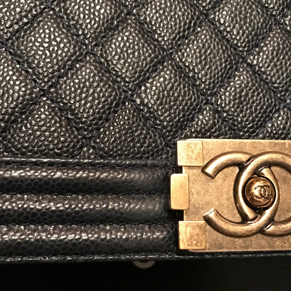 Pre-owned chanel navy new-medium boy bag - Picture 2 of 8