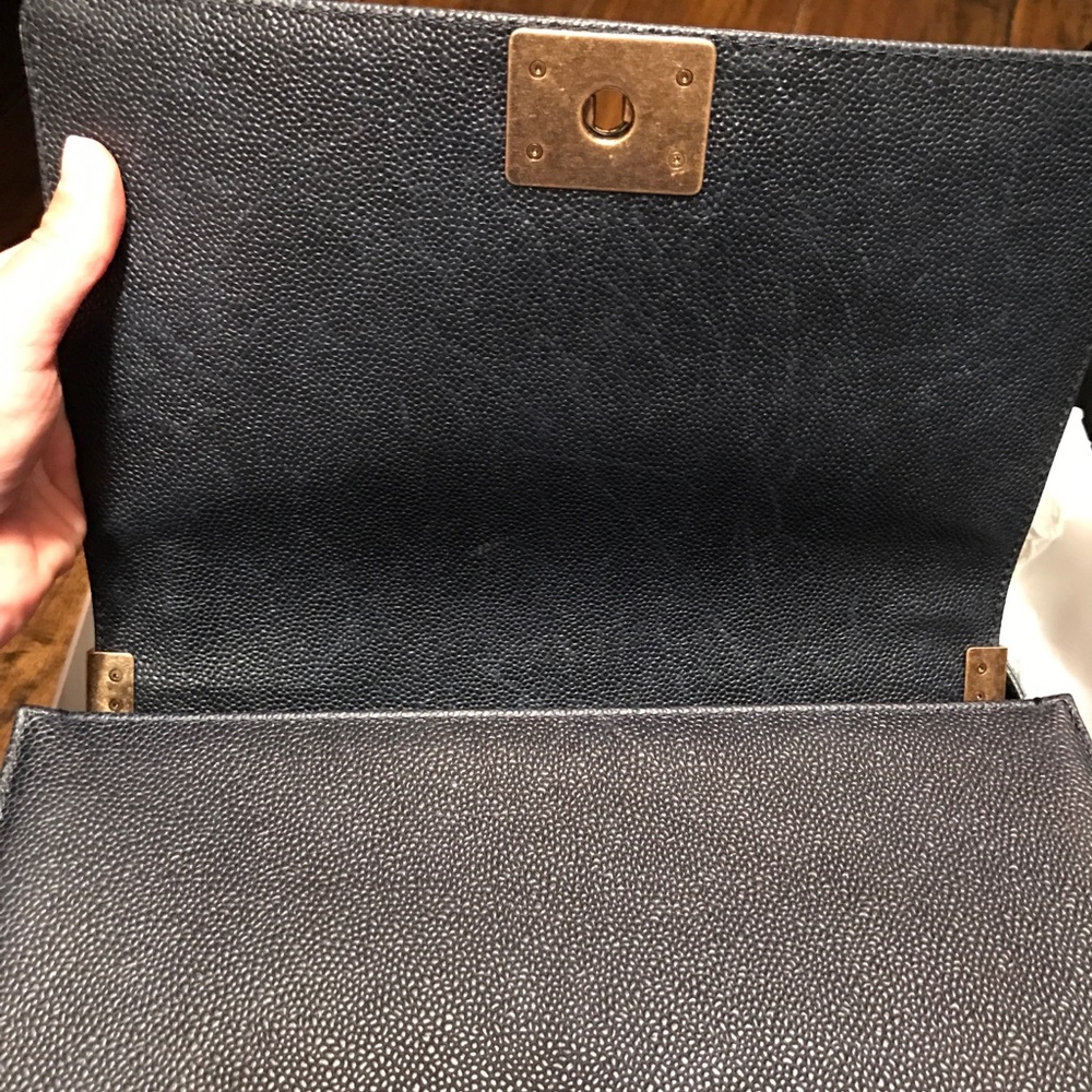 Pre-owned chanel navy new-medium boy bag - Picture 7 of 8