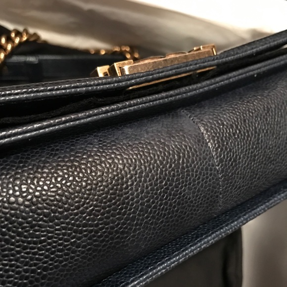 Pre-owned chanel navy new-medium boy bag - Picture 4 of 8