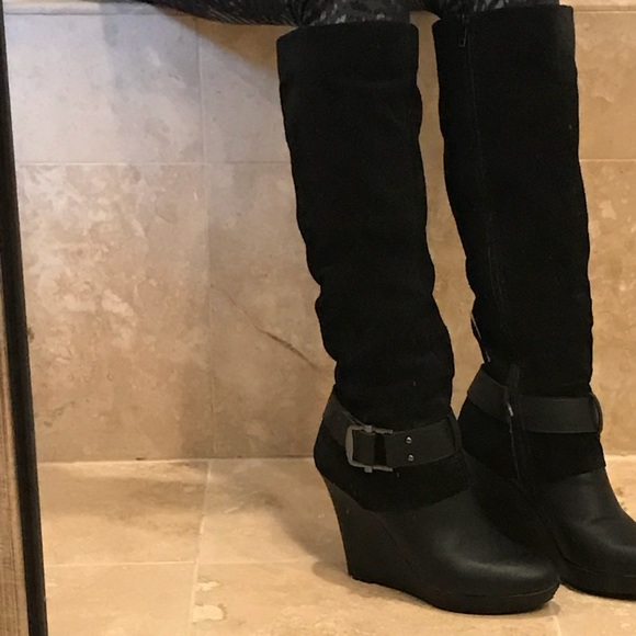 LIKE NEW WEDGE BOOTS - Picture 2 of 8