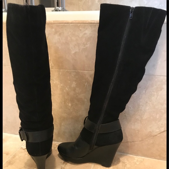 LIKE NEW WEDGE BOOTS - Picture 4 of 8