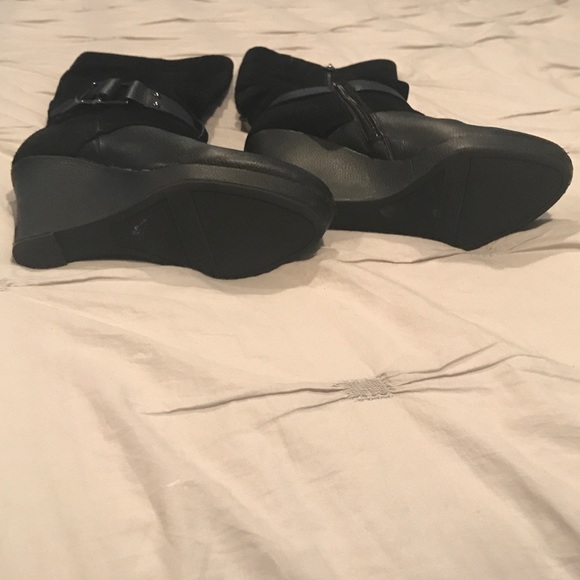 LIKE NEW WEDGE BOOTS - Picture 6 of 8