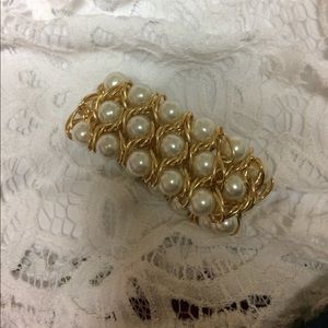 Beautiful pearl and gold costume bracelet
