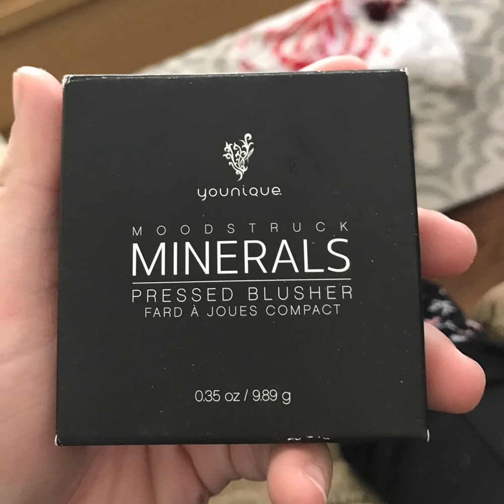 Younique pressed blush