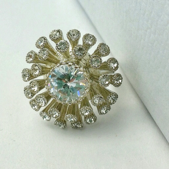 SILVER TONE SWAROVSKI CRYSTAL RING SIZE 8 - Picture 1 of 4