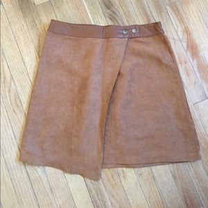 Suede mid-thigh skirt