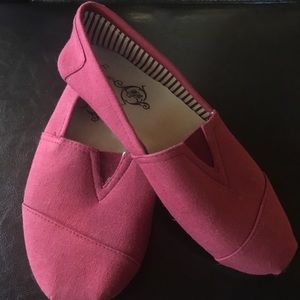 😼 NEW red boho flats😺