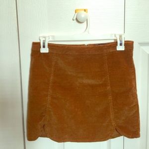 🐻 Mini Fitted Skirt 🐻