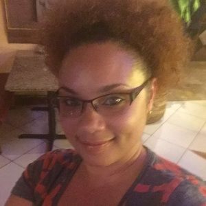 Meet your Posher, Angelette