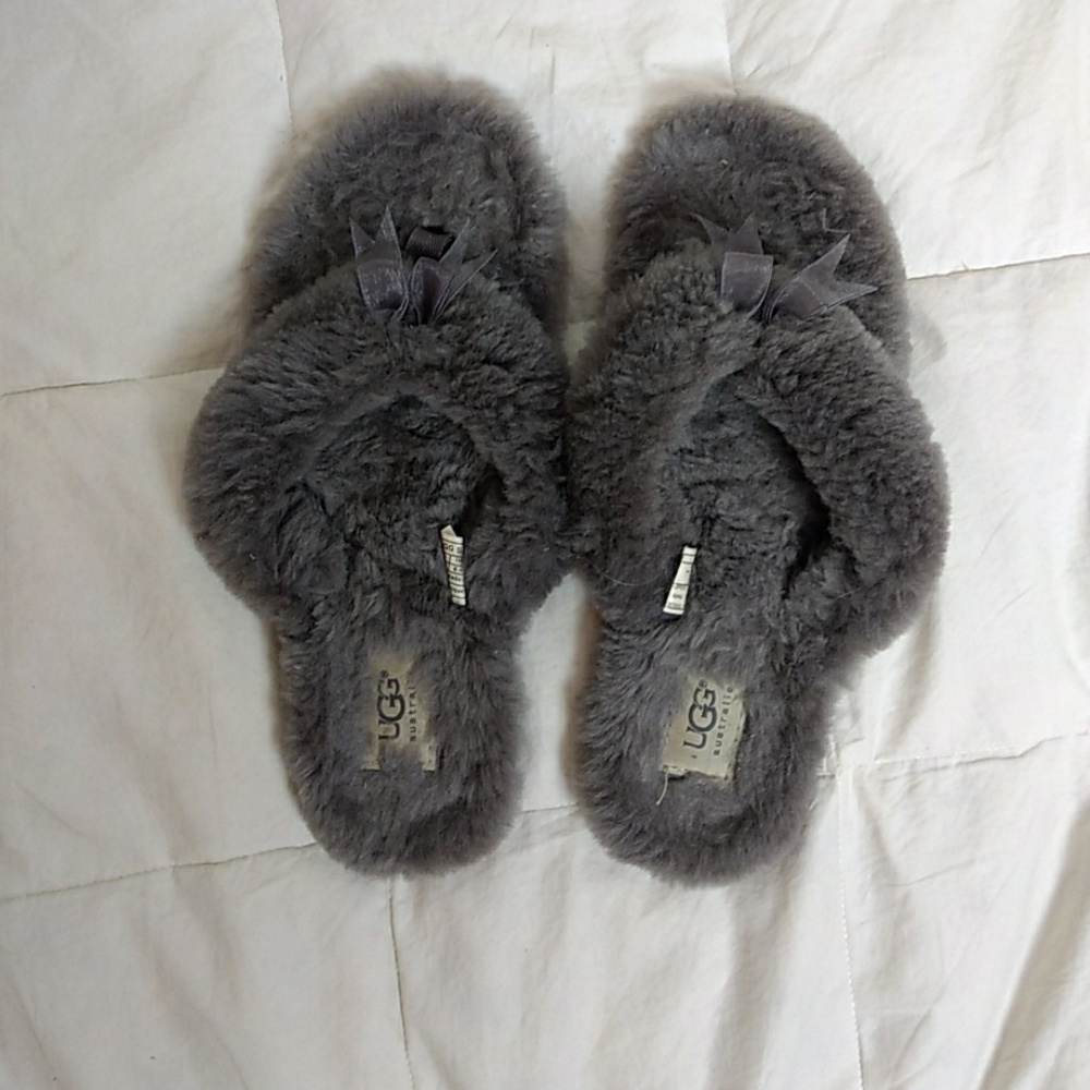 Grey Ugg Flip-flop Slippers