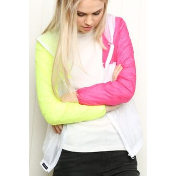 ❌❌SOLD❌❌NWT Brandy Melville Scar Sheer Windbreaker - Picture 2 of 8