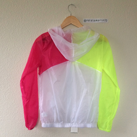 ❌❌SOLD❌❌NWT Brandy Melville Scar Sheer Windbreaker - Picture 5 of 8