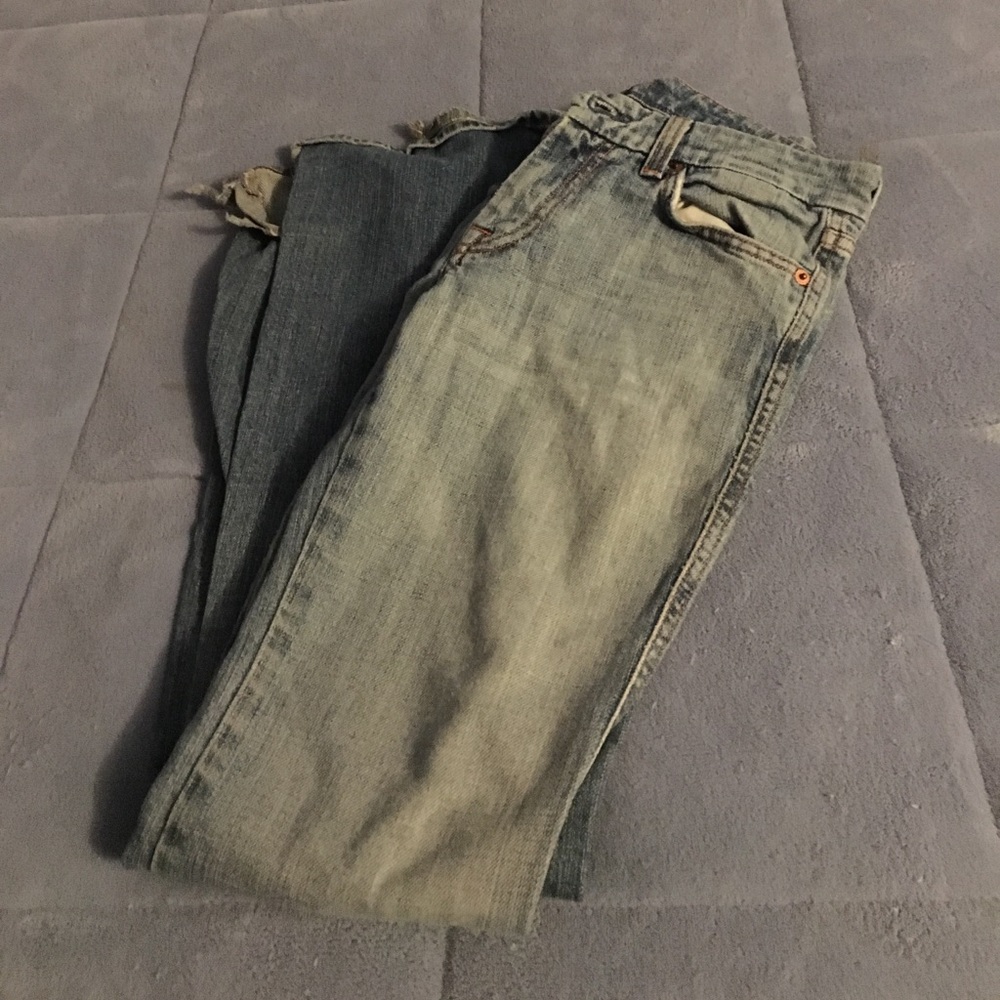 Frayed light wash  jeans