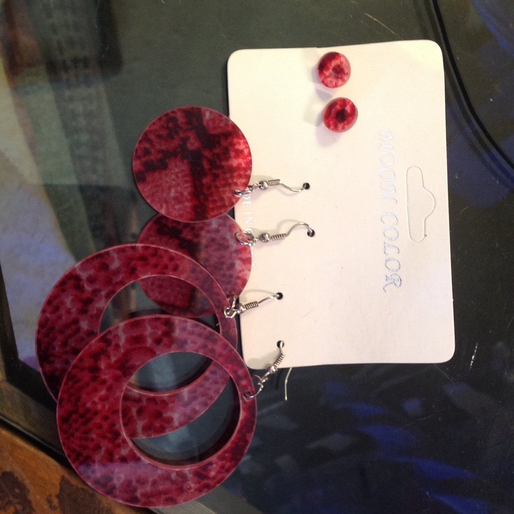 NWT. Earnings set!