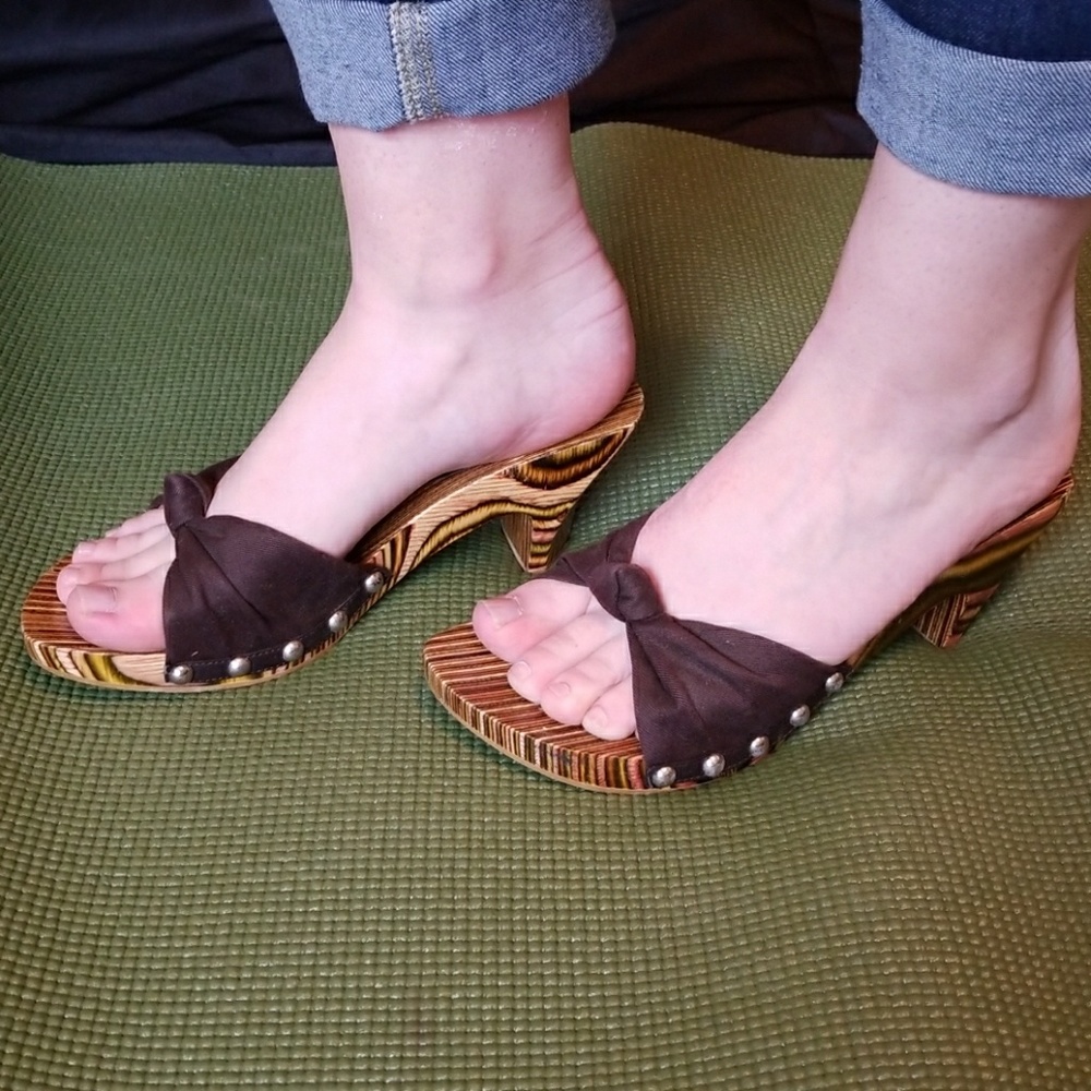 Chinese Laundry Wooden Heel - Picture 2 of 7