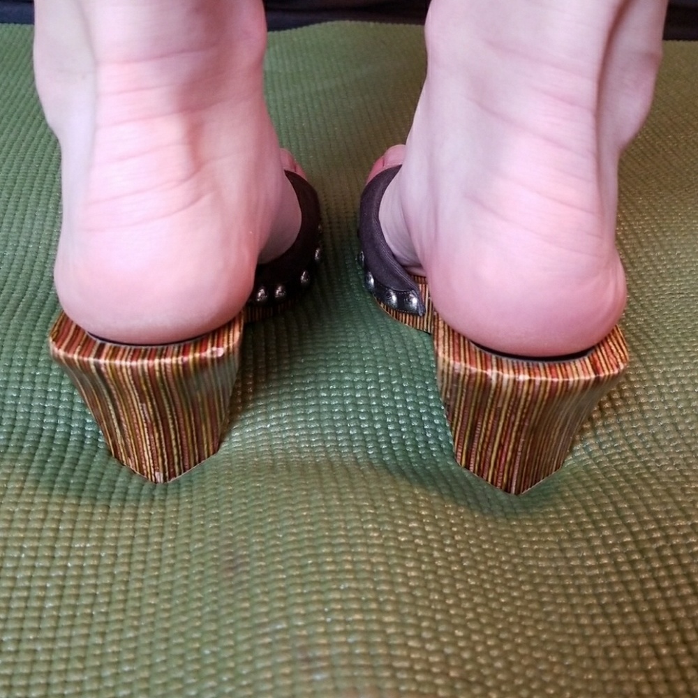 Chinese Laundry Wooden Heel - Picture 5 of 7