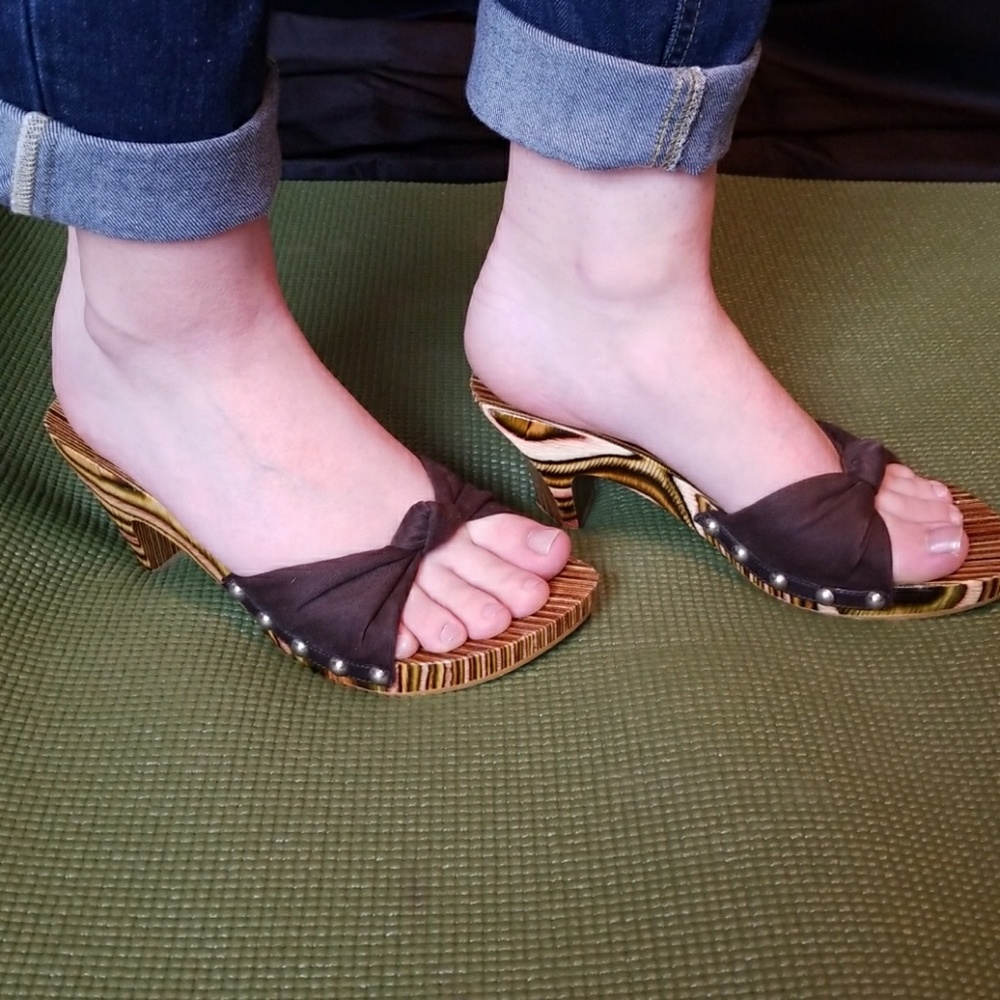 Chinese Laundry Wooden Heel - Picture 3 of 7