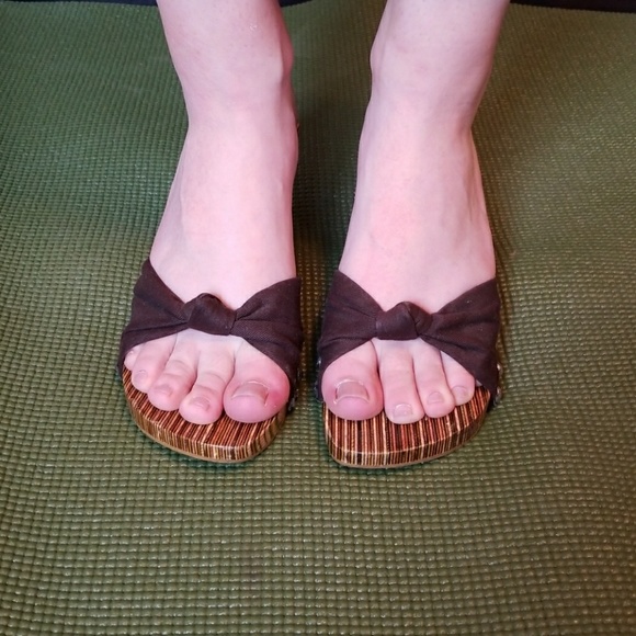 Chinese Laundry Wooden Heel - Picture 4 of 7